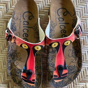 Feather and Chimp Birkenstock-type Thong Sandal — Calceo Brand, Size 38/7.5